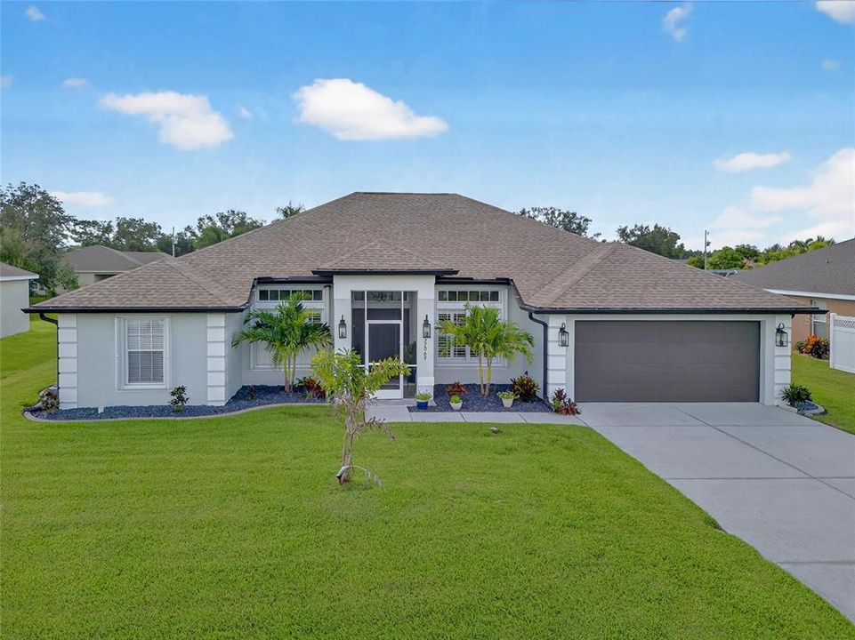 Activo con contrato: $449,000 (4 camas, 2 baños, 2145 Pies cuadrados)