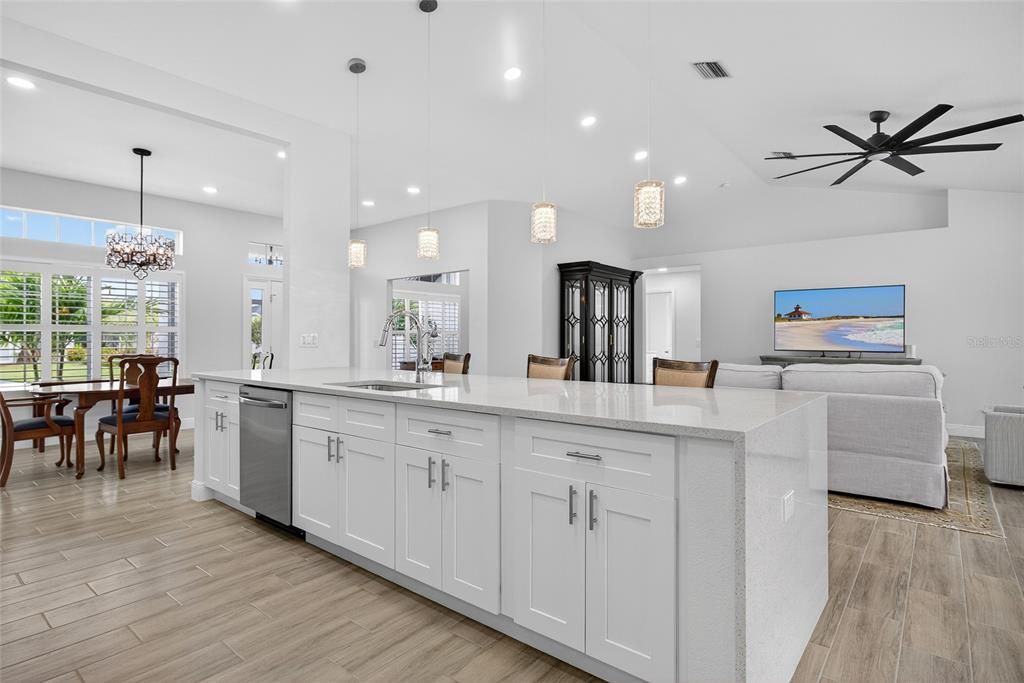 Activo con contrato: $449,000 (4 camas, 2 baños, 2145 Pies cuadrados)