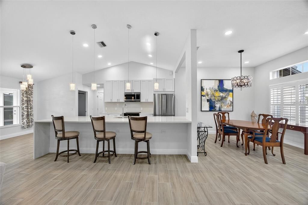 Activo con contrato: $449,000 (4 camas, 2 baños, 2145 Pies cuadrados)