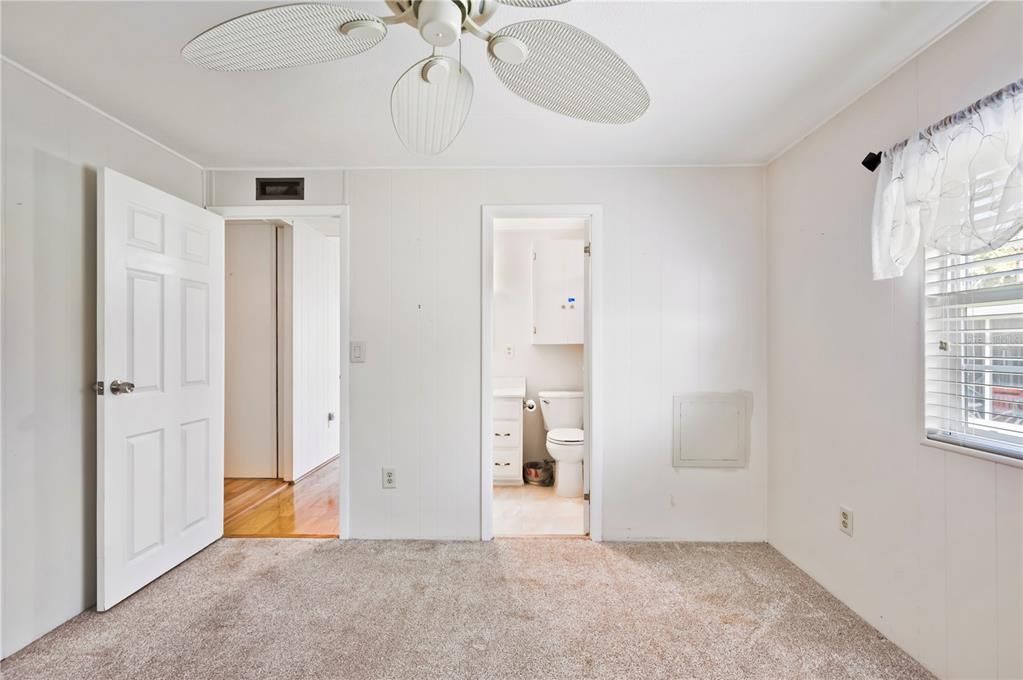 Active With Contract: $149,500 (2 beds, 2 baths, 1272 Square Feet)