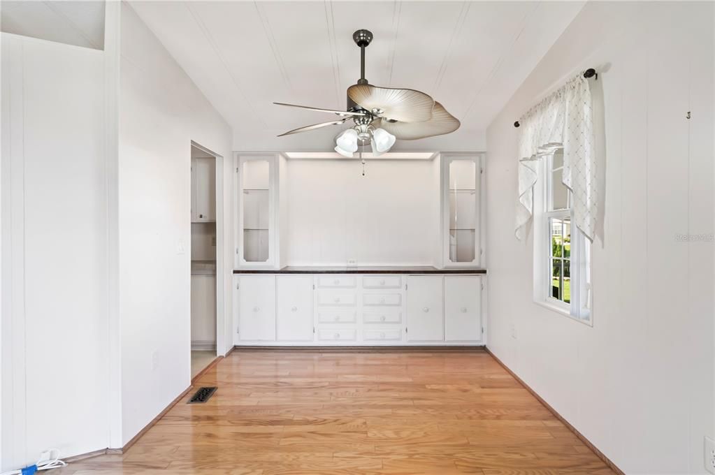 Active With Contract: $149,500 (2 beds, 2 baths, 1272 Square Feet)