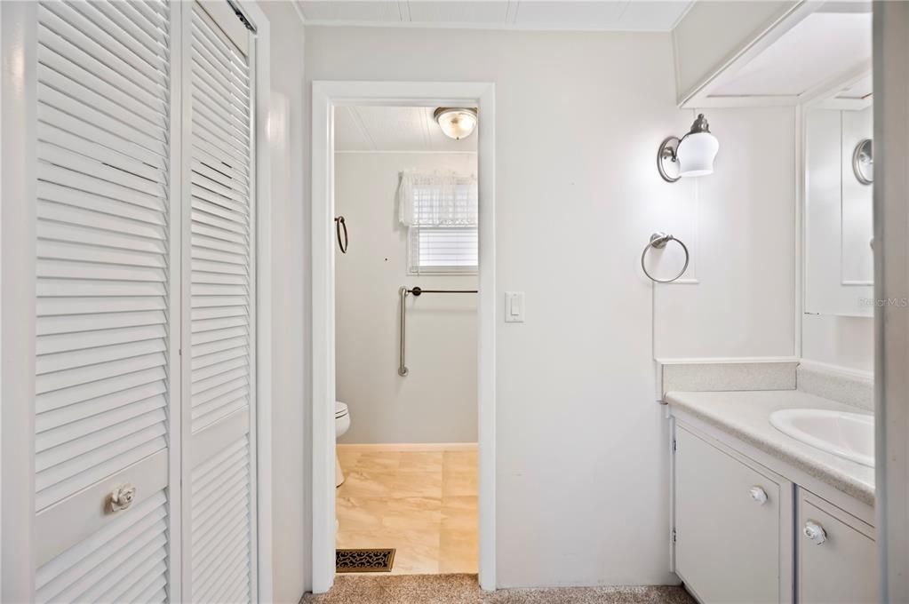 Active With Contract: $149,500 (2 beds, 2 baths, 1272 Square Feet)