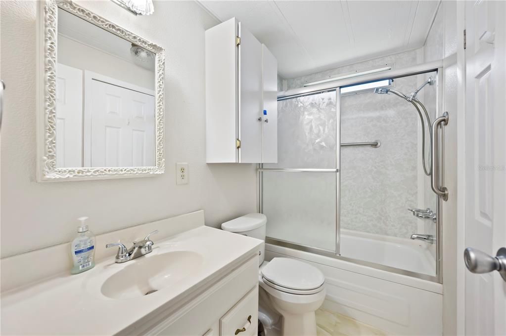 Active With Contract: $149,500 (2 beds, 2 baths, 1272 Square Feet)