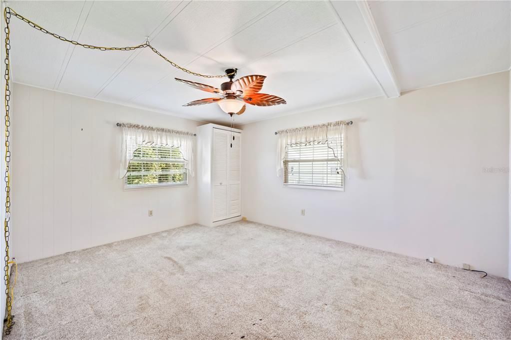 Active With Contract: $149,500 (2 beds, 2 baths, 1272 Square Feet)