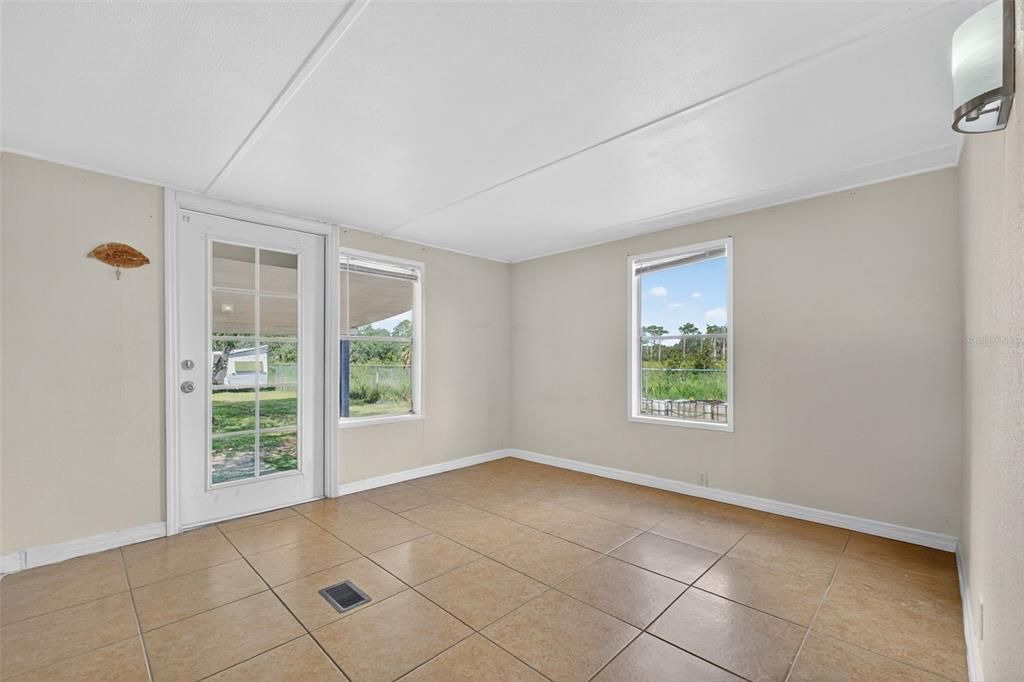 待售: $215,000 (3 贝兹, 2 浴室, 1248 平方英尺)