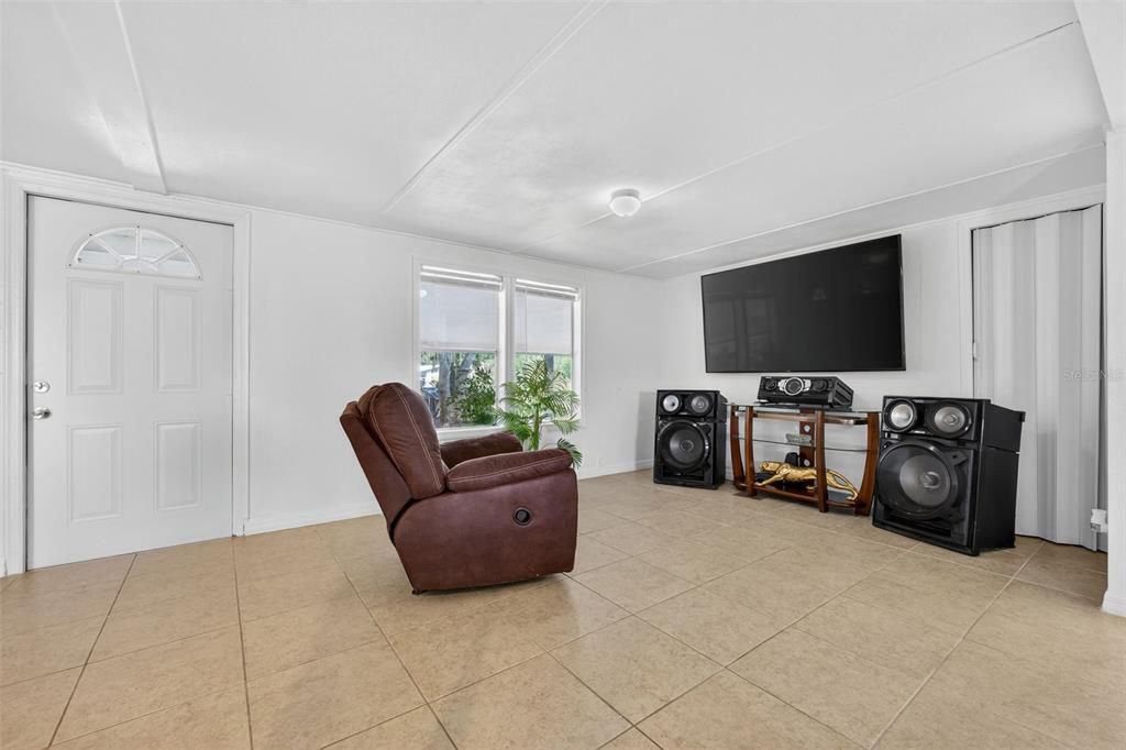 待售: $215,000 (3 贝兹, 2 浴室, 1248 平方英尺)