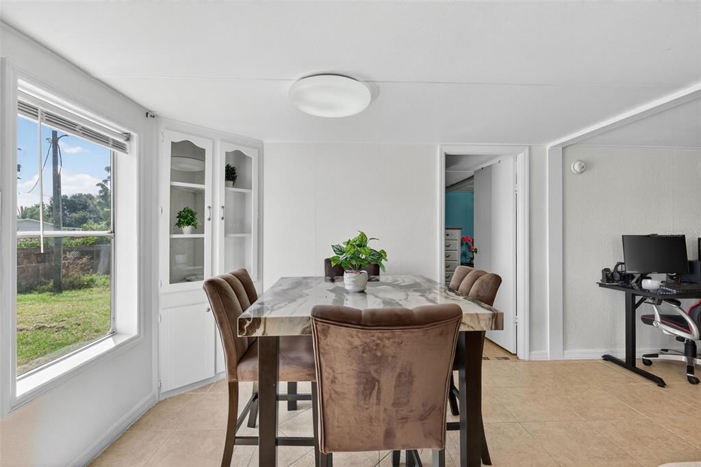 待售: $215,000 (3 贝兹, 2 浴室, 1248 平方英尺)