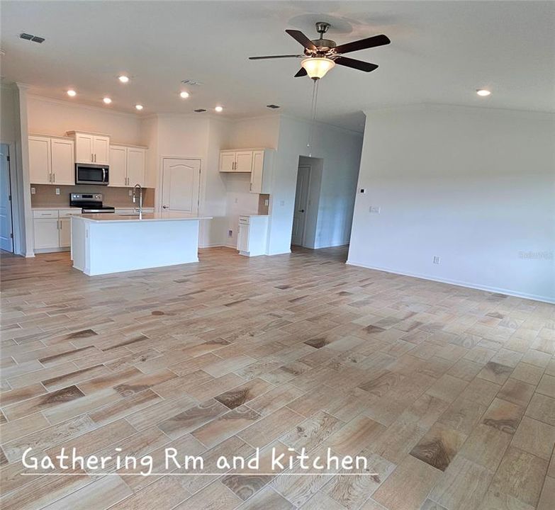 合同活跃: $348,000 (2 贝兹, 2 浴室, 1799 平方英尺)