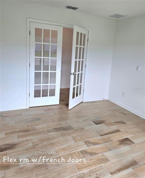 合同活跃: $348,000 (2 贝兹, 2 浴室, 1799 平方英尺)