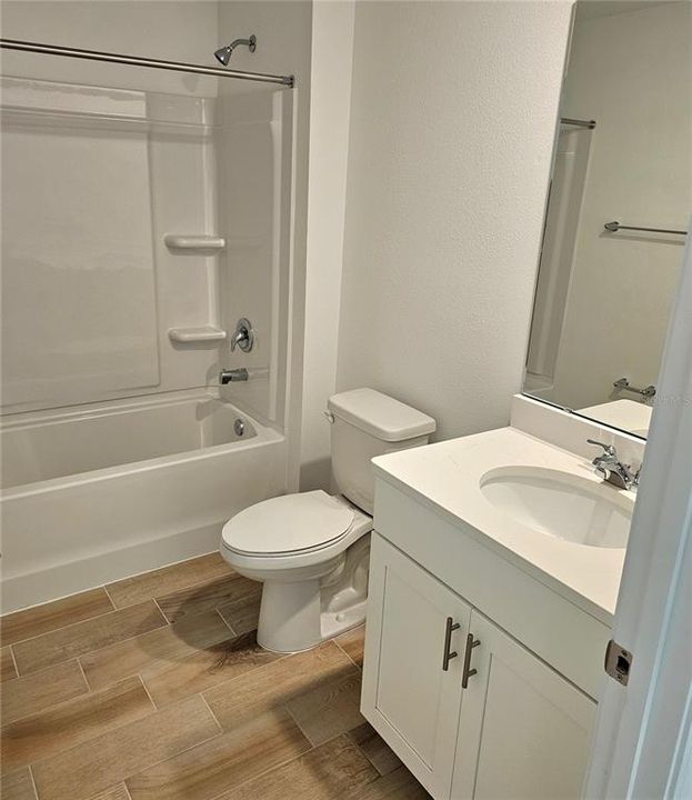 合同活跃: $348,000 (2 贝兹, 2 浴室, 1799 平方英尺)