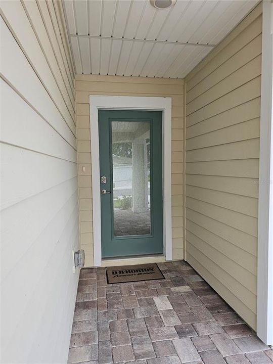 合同活跃: $348,000 (2 贝兹, 2 浴室, 1799 平方英尺)