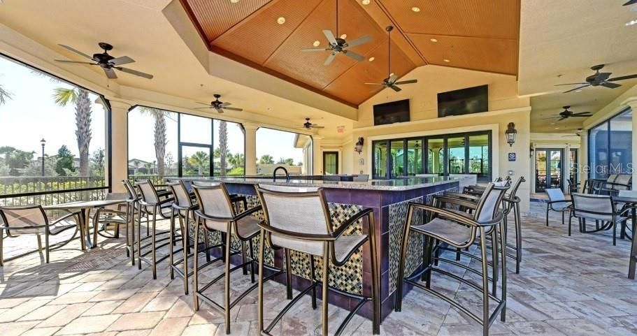 Activo con contrato: $874,999 (3 camas, 3 baños, 2483 Pies cuadrados)