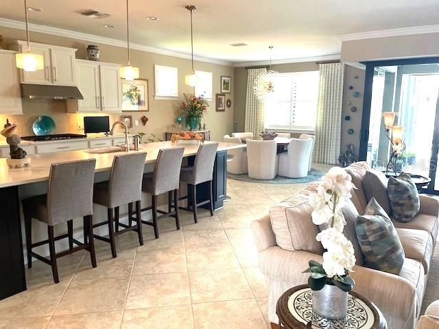 Activo con contrato: $874,999 (3 camas, 3 baños, 2483 Pies cuadrados)