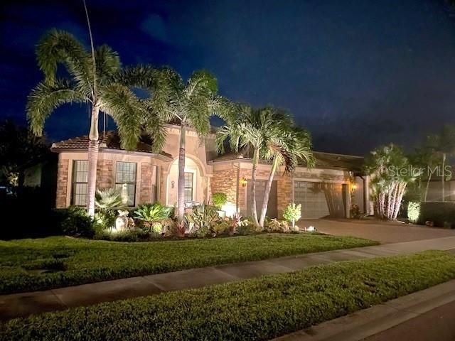 Activo con contrato: $874,999 (3 camas, 3 baños, 2483 Pies cuadrados)