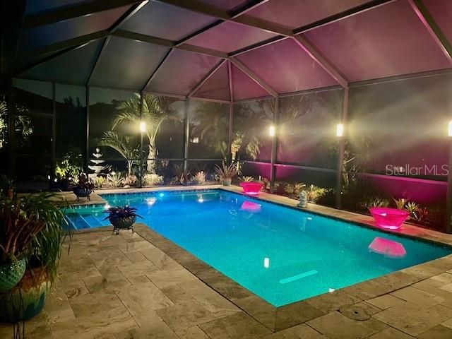 Activo con contrato: $874,999 (3 camas, 3 baños, 2483 Pies cuadrados)