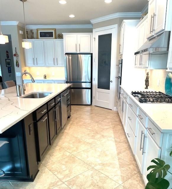 Activo con contrato: $874,999 (3 camas, 3 baños, 2483 Pies cuadrados)