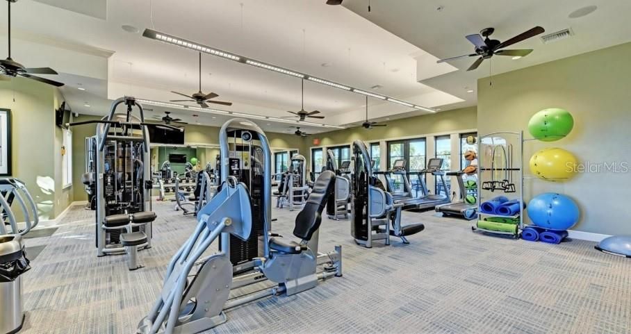 Activo con contrato: $874,999 (3 camas, 3 baños, 2483 Pies cuadrados)