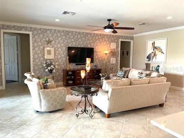 Activo con contrato: $874,999 (3 camas, 3 baños, 2483 Pies cuadrados)