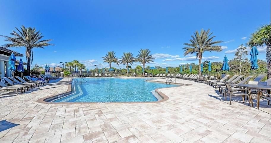 Activo con contrato: $874,999 (3 camas, 3 baños, 2483 Pies cuadrados)