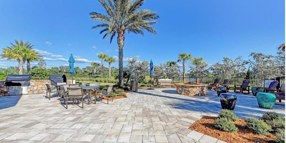 Activo con contrato: $874,999 (3 camas, 3 baños, 2483 Pies cuadrados)