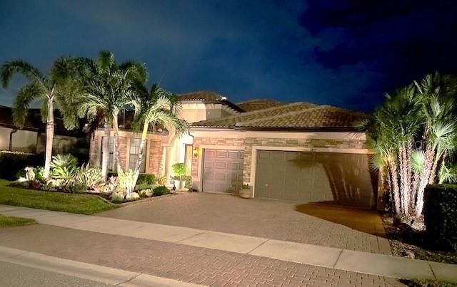 Activo con contrato: $874,999 (3 camas, 3 baños, 2483 Pies cuadrados)