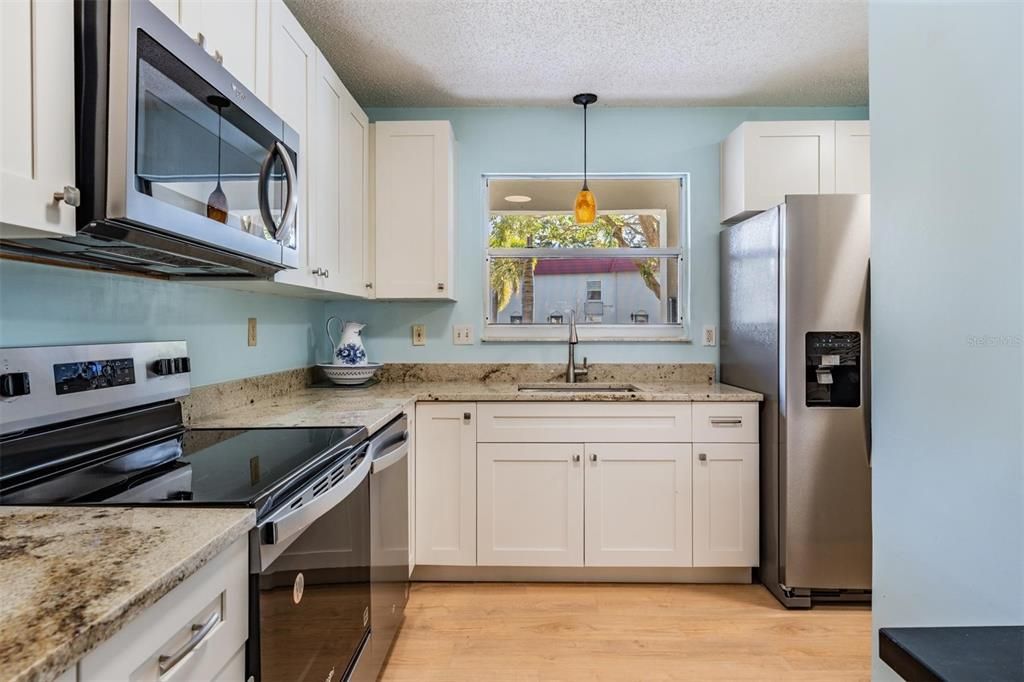 На продажу: $327,000 (3 спален, 2 ванн, 1445 Квадратных фут)