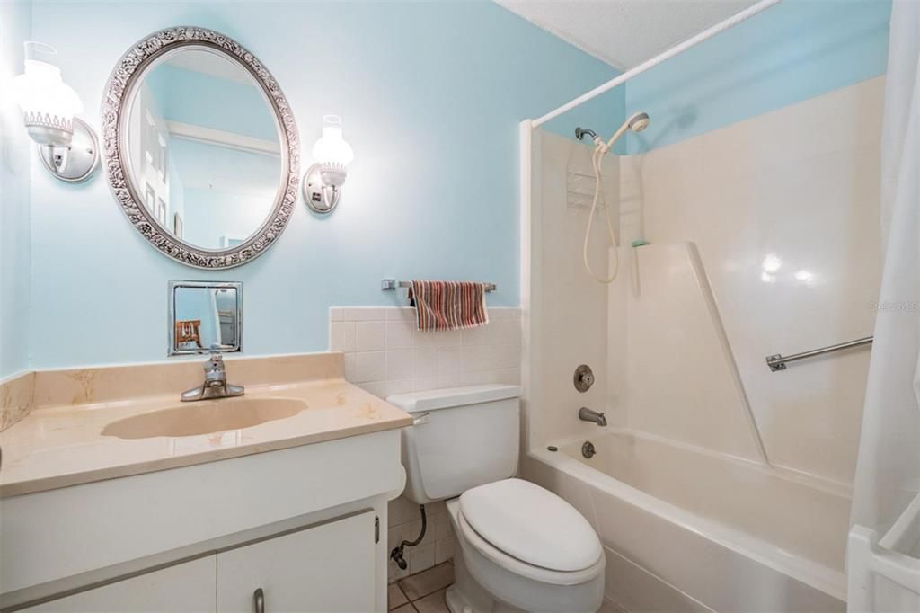 На продажу: $327,000 (3 спален, 2 ванн, 1445 Квадратных фут)