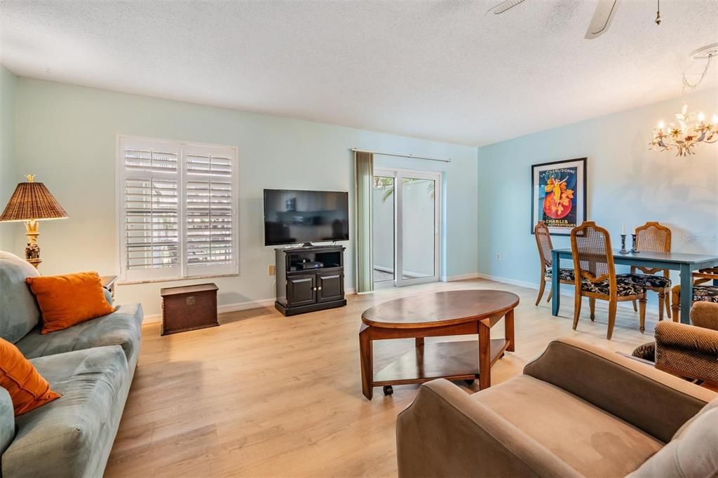 На продажу: $327,000 (3 спален, 2 ванн, 1445 Квадратных фут)