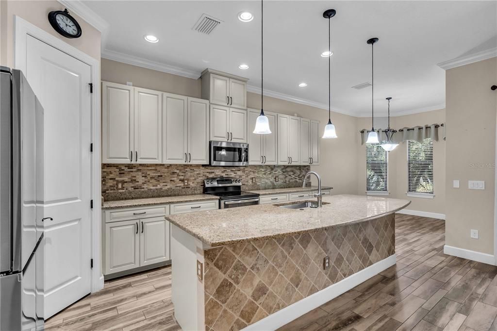 For Sale: $635,000 (3 beds, 3 baths, 2824 Square Feet)