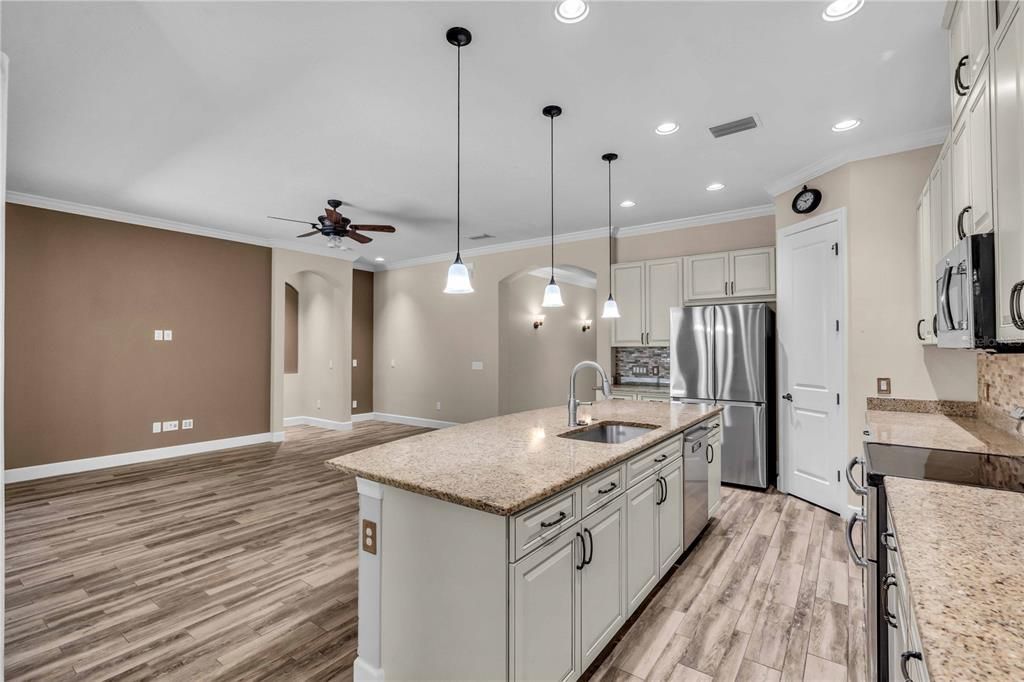 For Sale: $635,000 (3 beds, 3 baths, 2824 Square Feet)