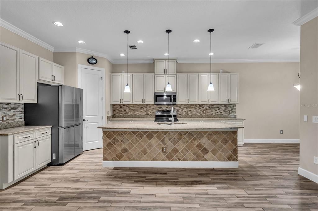 For Sale: $635,000 (3 beds, 3 baths, 2824 Square Feet)