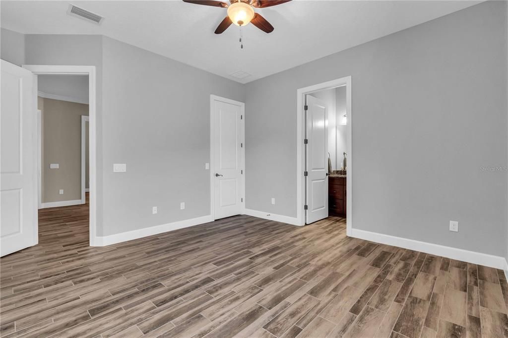 For Sale: $635,000 (3 beds, 3 baths, 2824 Square Feet)