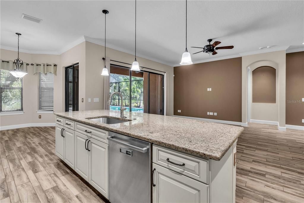 For Sale: $635,000 (3 beds, 3 baths, 2824 Square Feet)