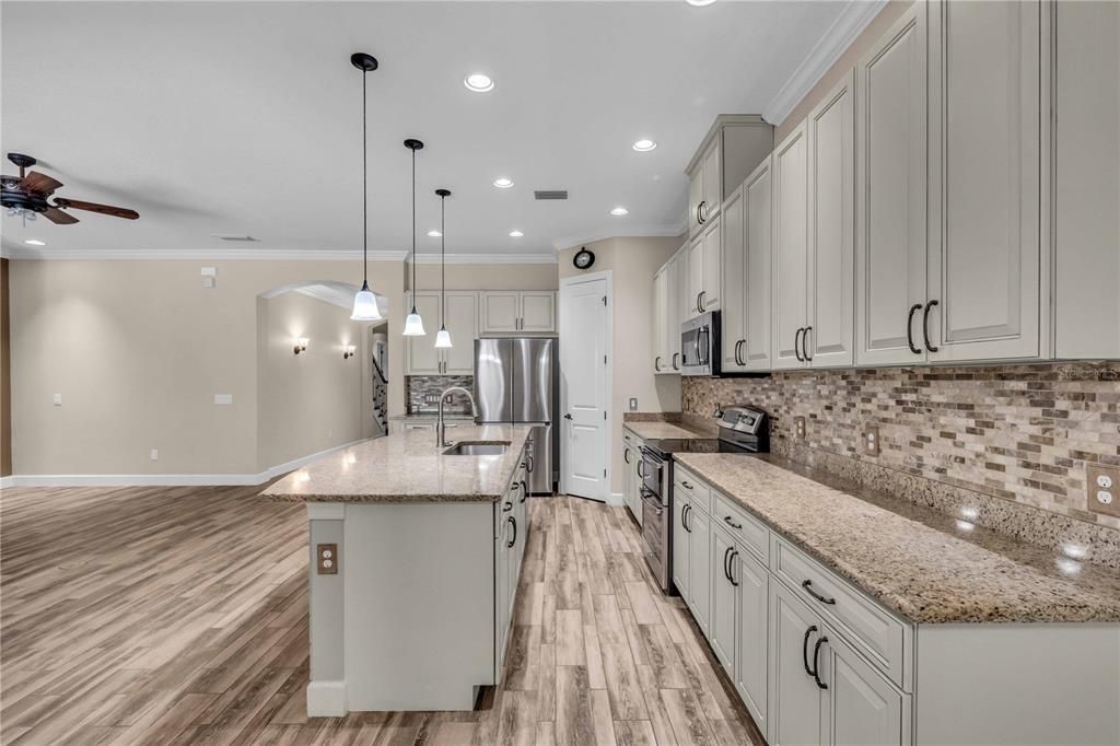 For Sale: $635,000 (3 beds, 3 baths, 2824 Square Feet)