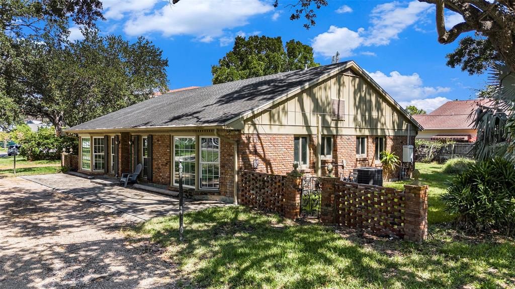 For Sale: $1,250,000 (0.26 acres)