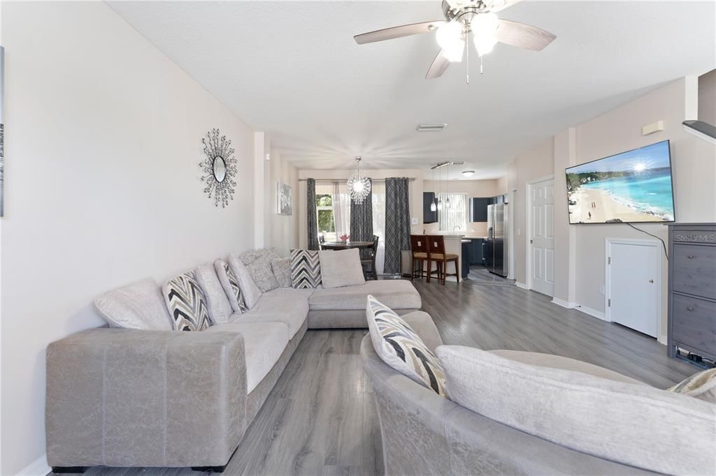 Active With Contract: $241,000 (2 beds, 1 baths, 1252 Square Feet)