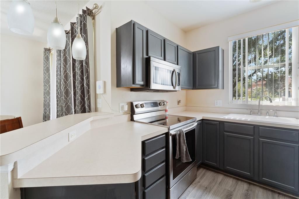 Active With Contract: $241,000 (2 beds, 1 baths, 1252 Square Feet)