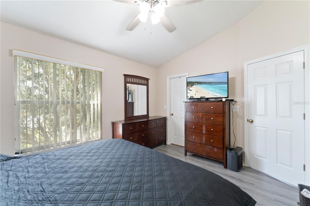 Active With Contract: $241,000 (2 beds, 1 baths, 1252 Square Feet)