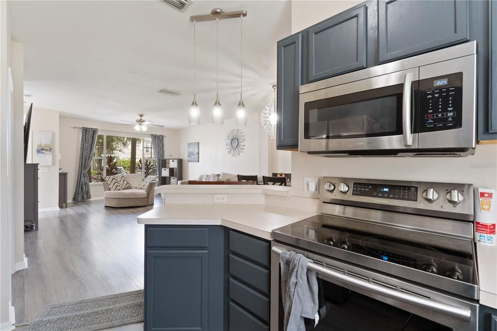 Active With Contract: $241,000 (2 beds, 1 baths, 1252 Square Feet)