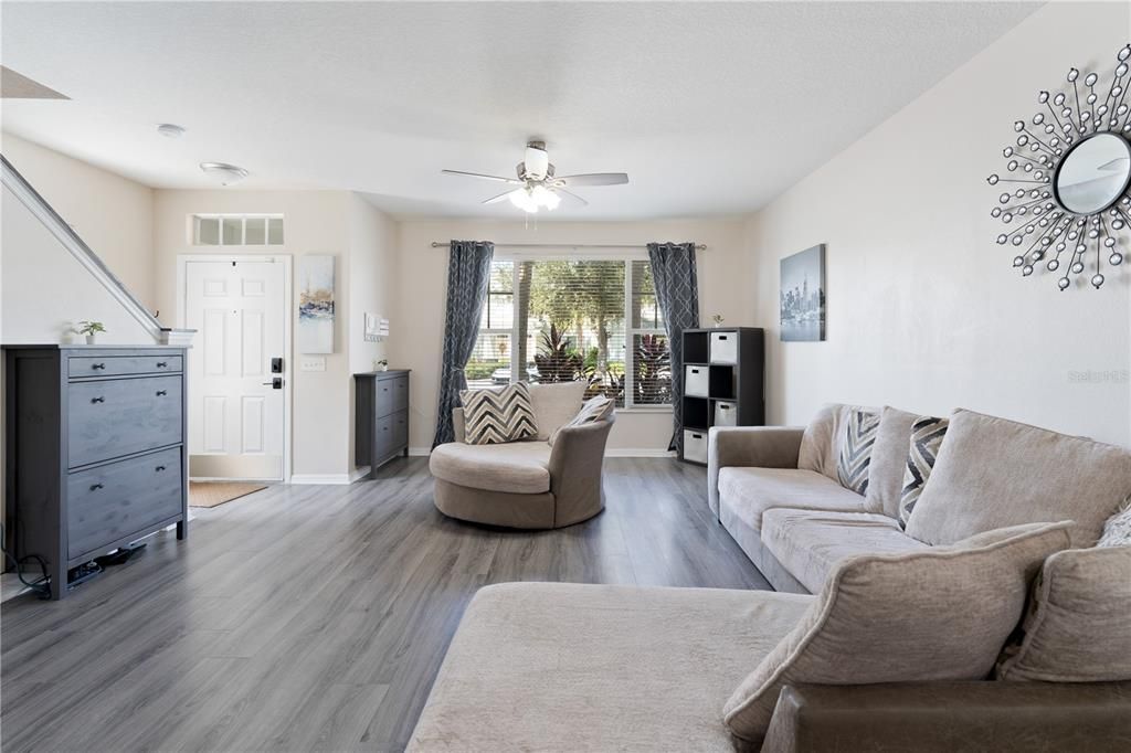 Active With Contract: $241,000 (2 beds, 1 baths, 1252 Square Feet)