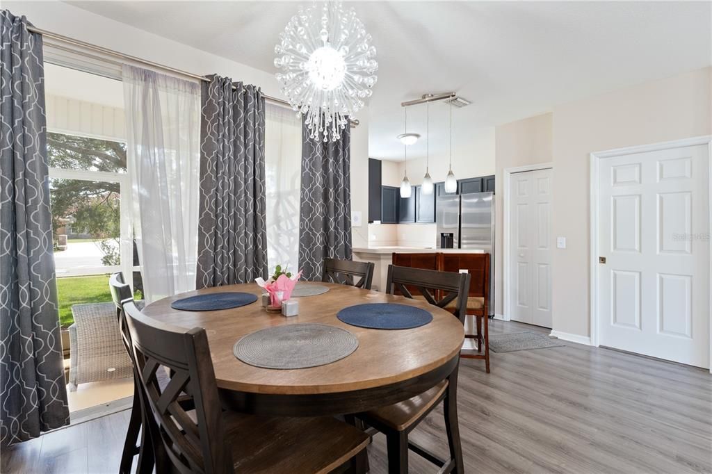 Active With Contract: $241,000 (2 beds, 1 baths, 1252 Square Feet)