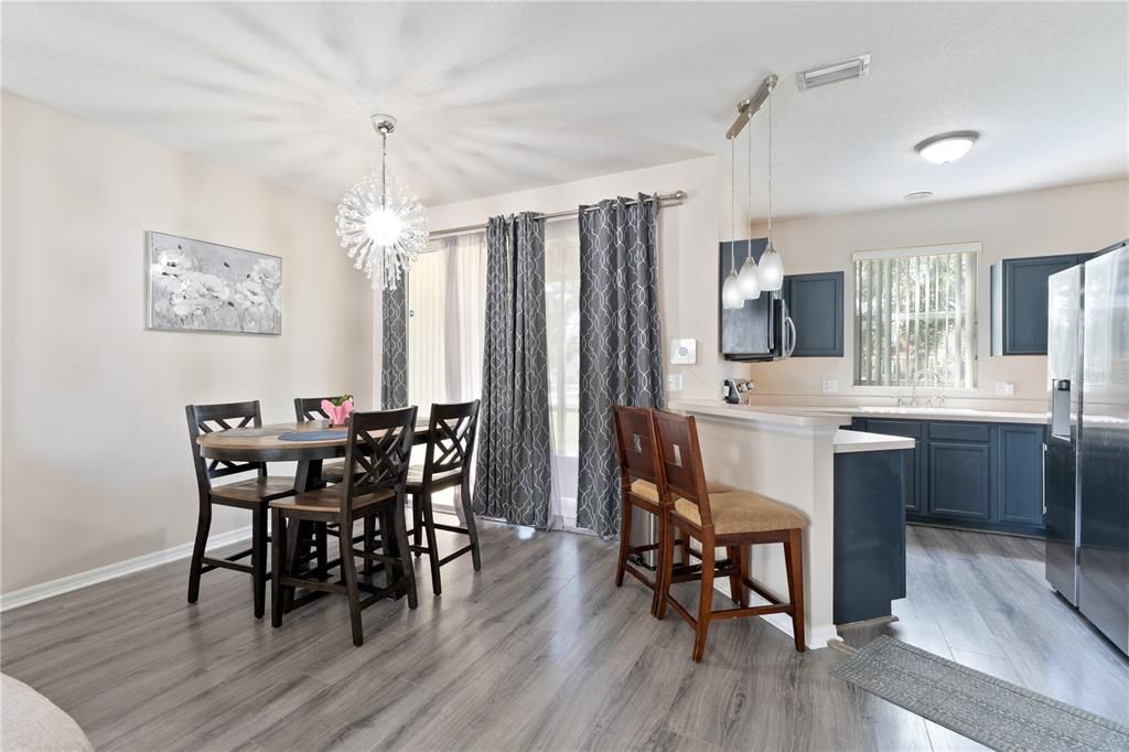 Active With Contract: $241,000 (2 beds, 1 baths, 1252 Square Feet)