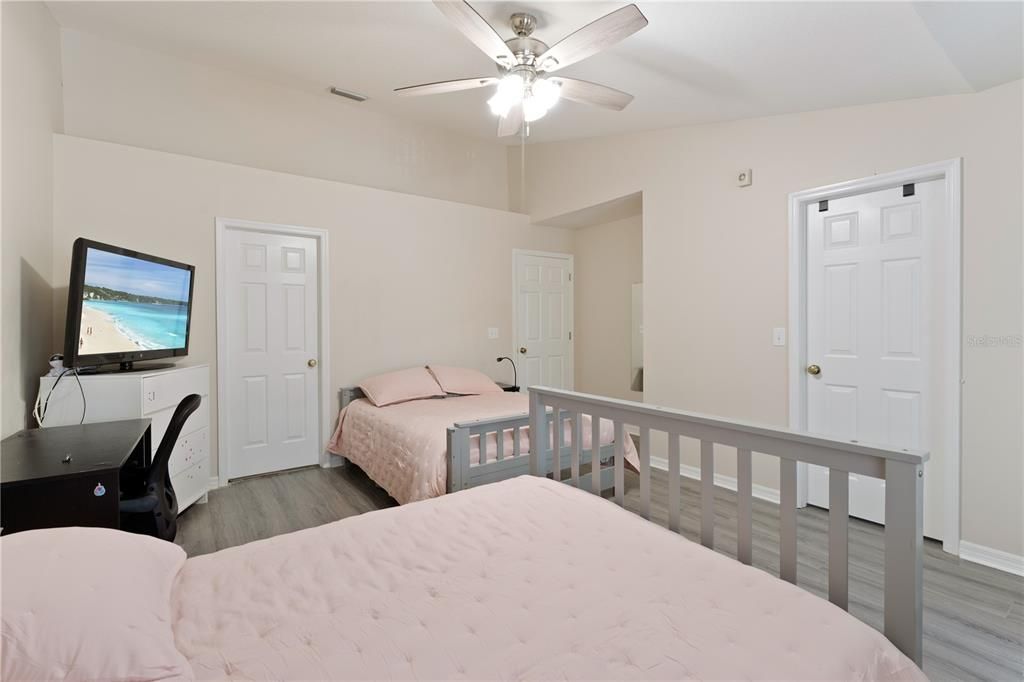 Active With Contract: $241,000 (2 beds, 1 baths, 1252 Square Feet)