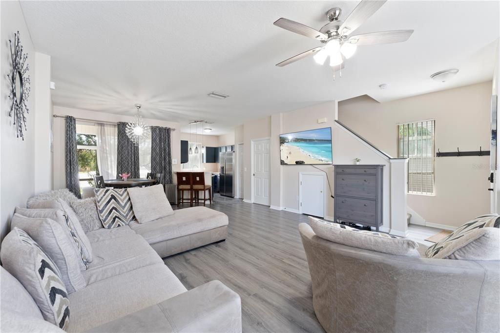 Active With Contract: $241,000 (2 beds, 1 baths, 1252 Square Feet)