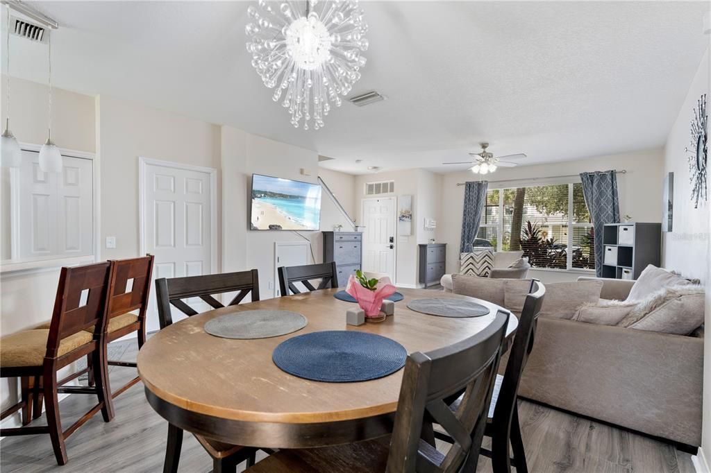 Active With Contract: $241,000 (2 beds, 1 baths, 1252 Square Feet)