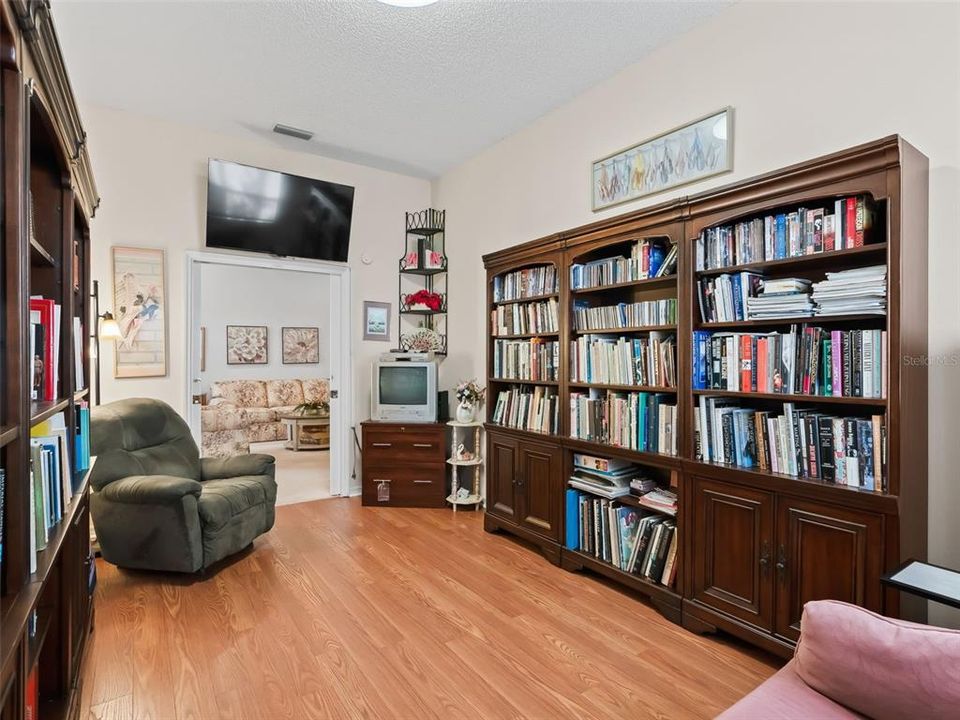 Active With Contract: $375,000 (3 beds, 2 baths, 1897 Square Feet)