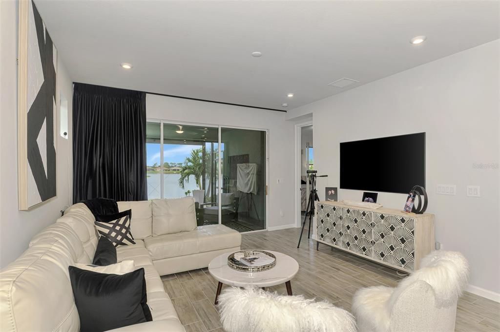 Activo con contrato: $374,900 (2 camas, 2 baños, 1432 Pies cuadrados)