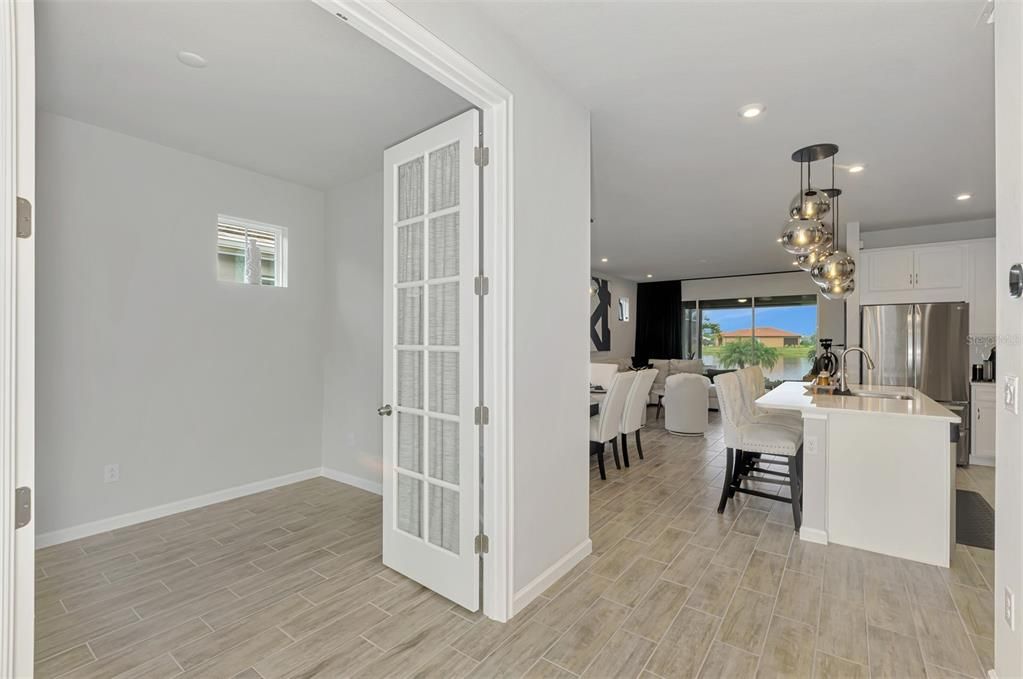 Activo con contrato: $374,900 (2 camas, 2 baños, 1432 Pies cuadrados)