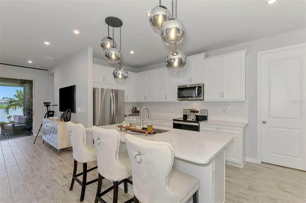 Activo con contrato: $374,900 (2 camas, 2 baños, 1432 Pies cuadrados)