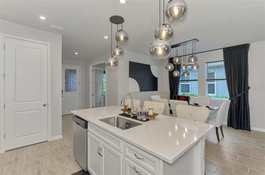 Activo con contrato: $374,900 (2 camas, 2 baños, 1432 Pies cuadrados)